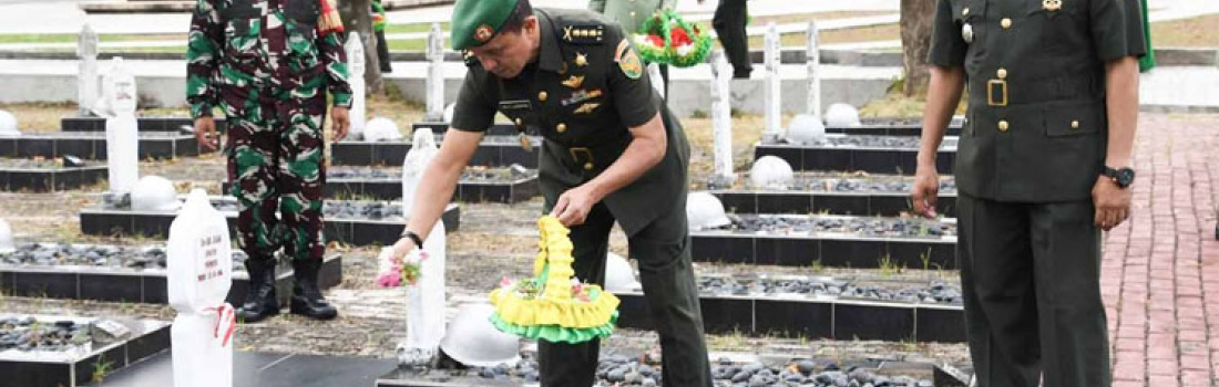 HUT Ke-42, Korem 044/Gapo Gelar Ziarah Makam Pahlawan