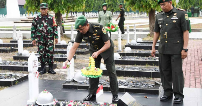 HUT Ke-42, Korem 044/Gapo Gelar Ziarah Makam Pahlawan